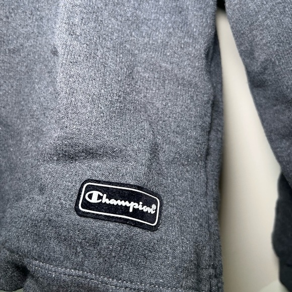 Champion Charcoal V-Neck Women's Top size medium - Picture 5 of 5